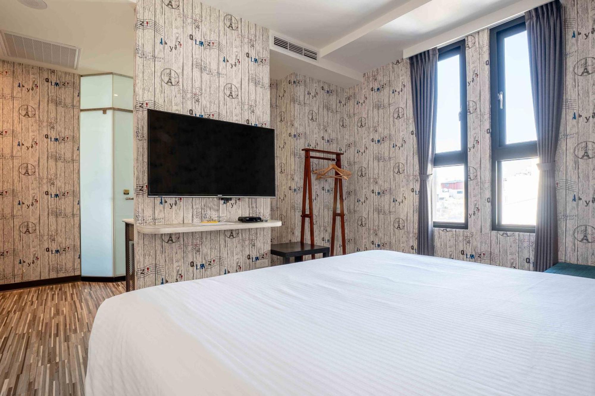 Check Inn Taichung Ziyou Exterior foto